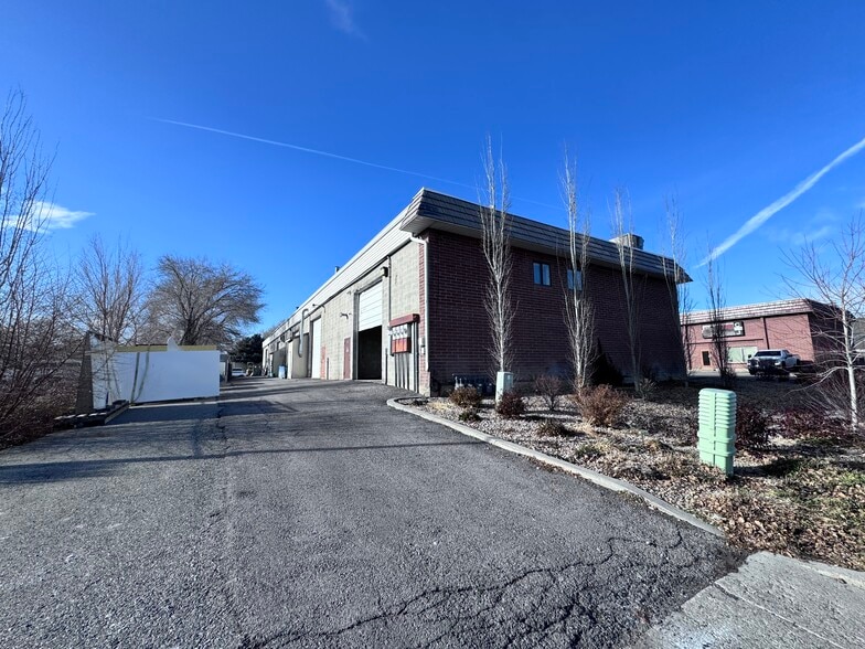 8106 S 1460 W, West Jordan, UT à louer - Photo du bâtiment - Image 2 de 5