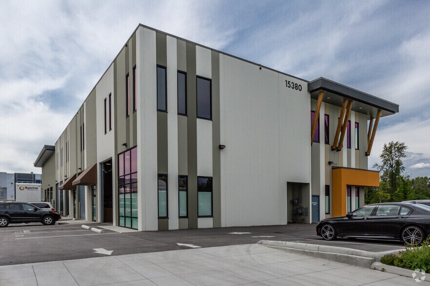 15380 67 Ave, Surrey, BC à louer - Photo du bâtiment - Image 2 de 11