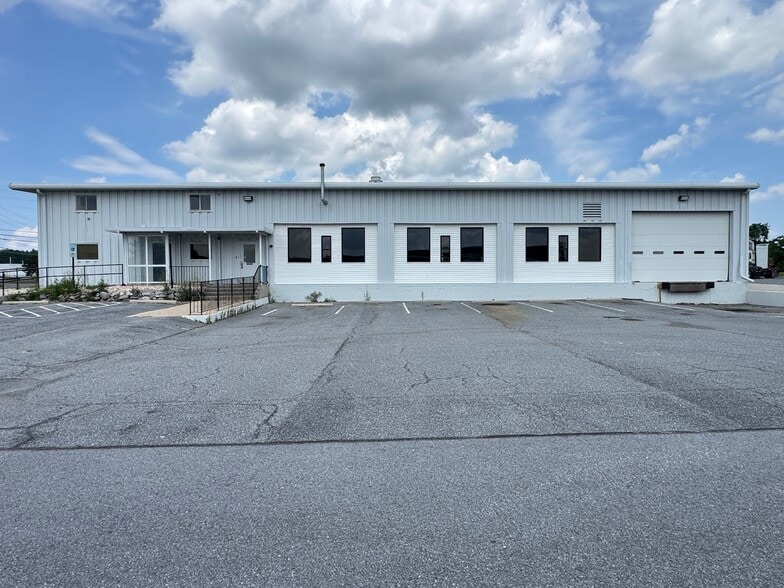 14515 Industry Dr, Hagerstown, MD for lease - Building Photo - Image 2 of 6