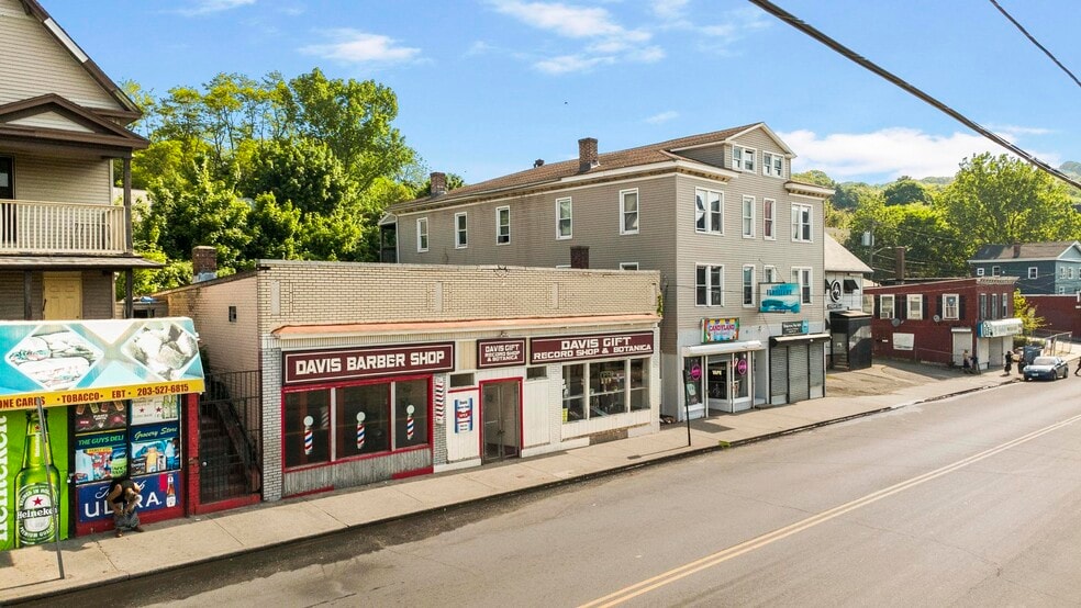 8 Units | Cash Flow, Close to Downtown portefeuille de 2 propriétés à vendre sur LoopNet.ca - Photo du bâtiment - Image 2 de 10