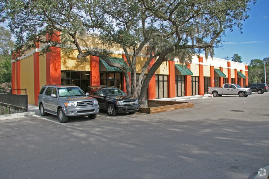 1315-1321 N Kingsway Ave, Tampa, FL for lease - Primary Photo - Image 1 of 1