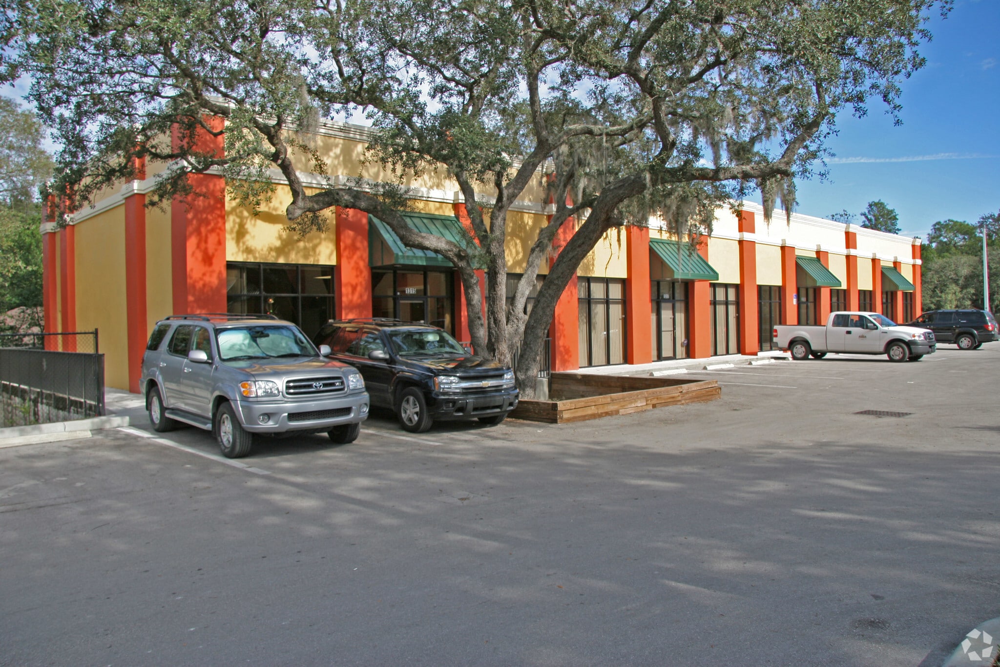 1315-1321 N Kingsway Ave, Tampa, FL for lease Primary Photo- Image 1 of 2