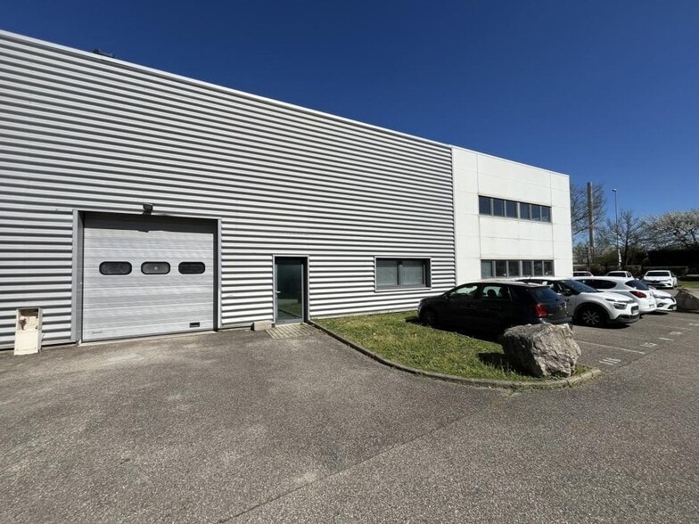 Flex in Décines-Charpieu for lease - Building Photo - Image 2 of 20