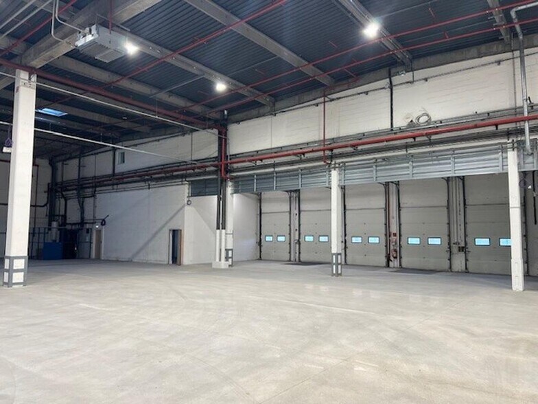 Industrial in Les Ulis for lease - Interior Photo - Image 3 of 9