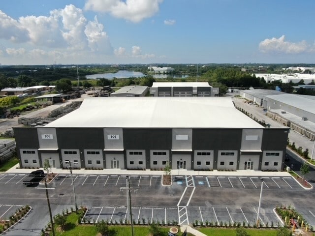 2102 W Waters Ave, Tampa, FL à vendre - Photo du bâtiment - Image 1 de 6