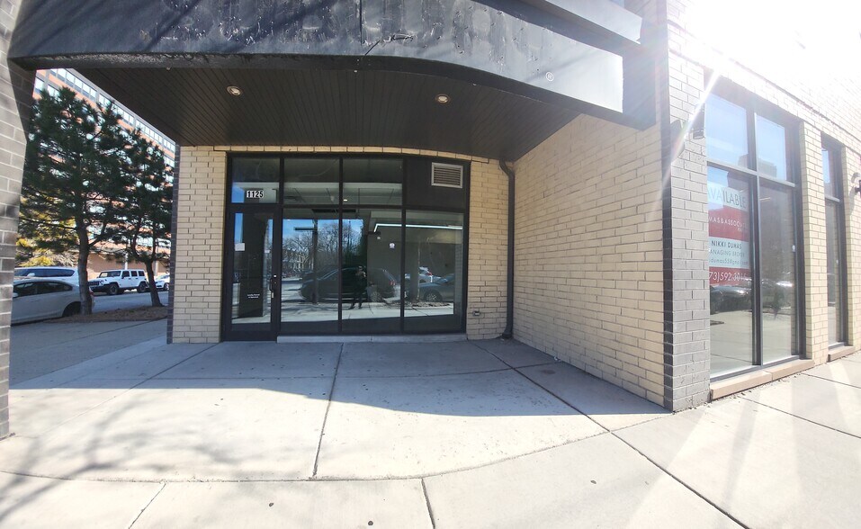 1125 N Western Ave, Chicago, IL for lease - Primary Photo - Image 1 of 13