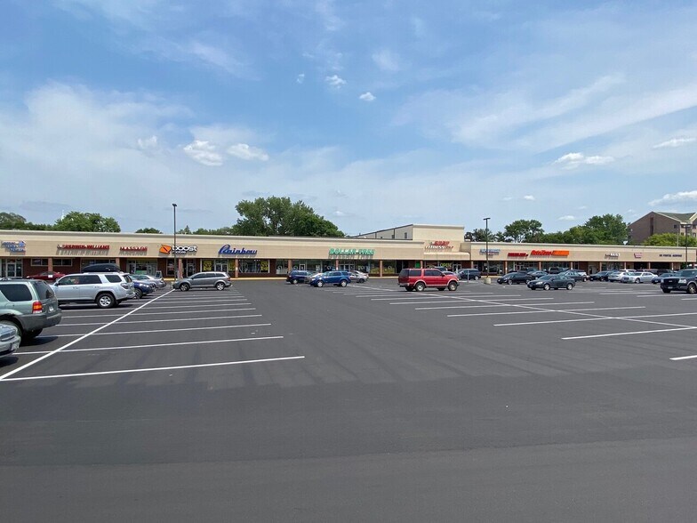 4100-4130 Lakeland Ave N, Robbinsdale, MN à louer - Photo du bâtiment - Image 2 de 7