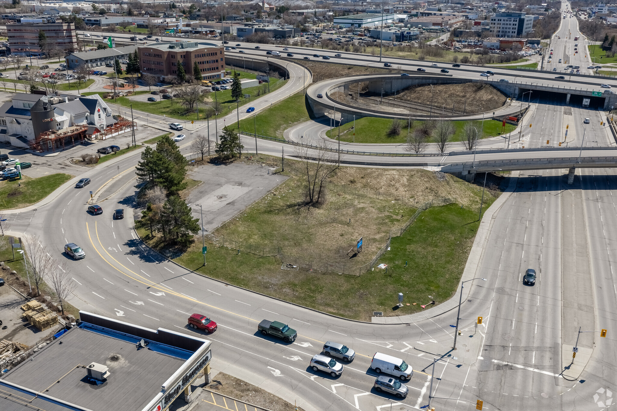 1209 St. Laurent Blvd, Ottawa, ON for sale Primary Photo- Image 1 of 4