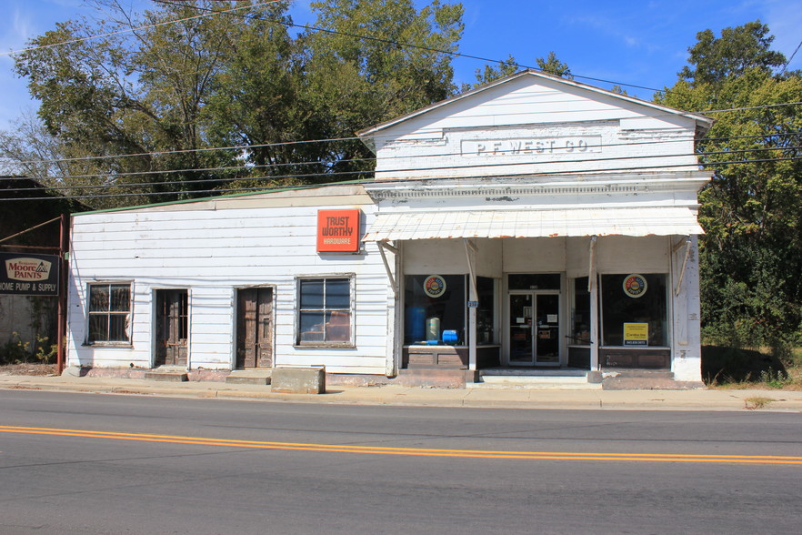 242 Porcher Ave, Eutawville, SC for sale - Primary Photo - Image 1 of 34