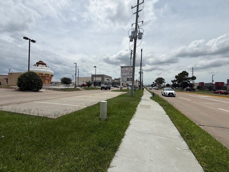 7018 Fry Rd, Cypress, TX for lease - Building Photo - Image 2 of 11