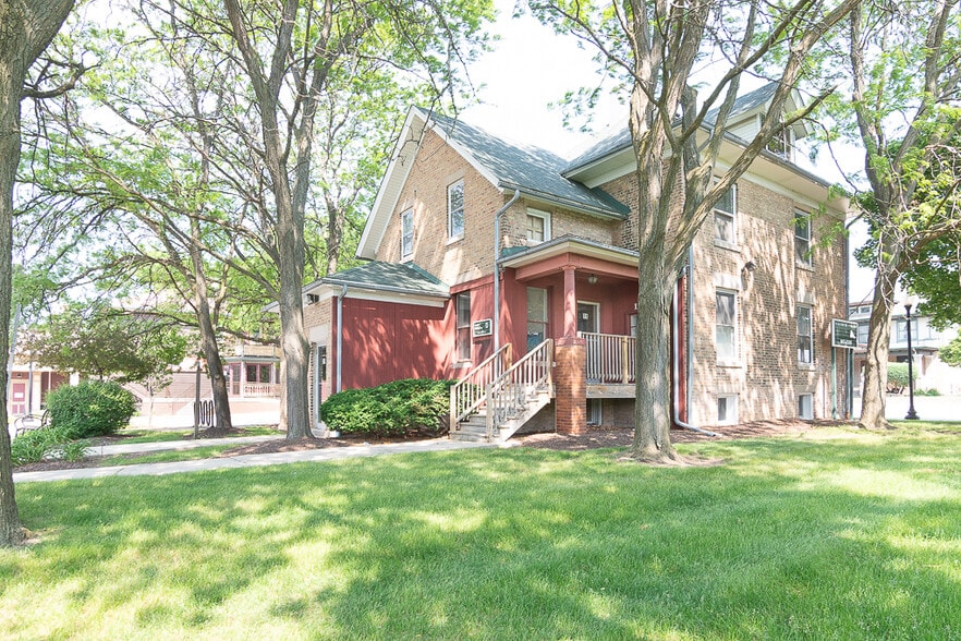 Portfolio of 3 assets in Schaumburg, IL portfolio of 3 properties for sale on LoopNet.ca - Building Photo - Image 2 of 13