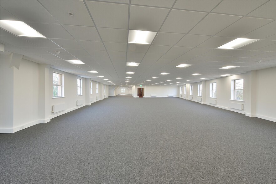 Wilmslow Rd, Alderley Edge à louer - Photo du bâtiment - Image 2 de 8