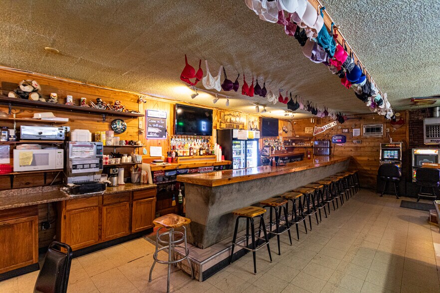 13899 MT HIGHWAY 200 Hwy, Sun River, MT à vendre - Photo du bâtiment - Image 2 de 36