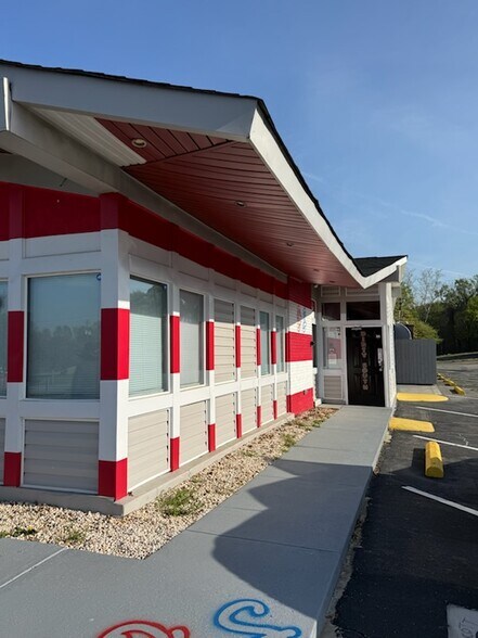 534 Hwy 70 SW, Hickory, NC à vendre - Photo du bâtiment - Image 3 de 6