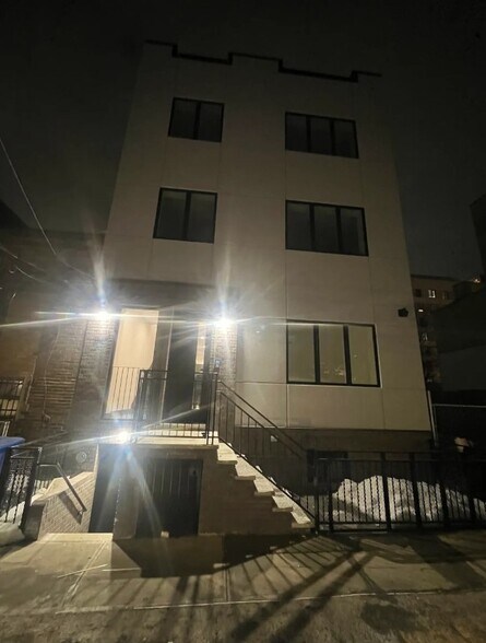 51 Bartlett St, Brooklyn, NY à louer - Photo du bâtiment - Image 1 de 8