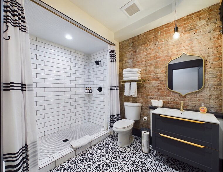 220 6th St, Wallace, ID à vendre - Photo du bâtiment - Image 3 de 20