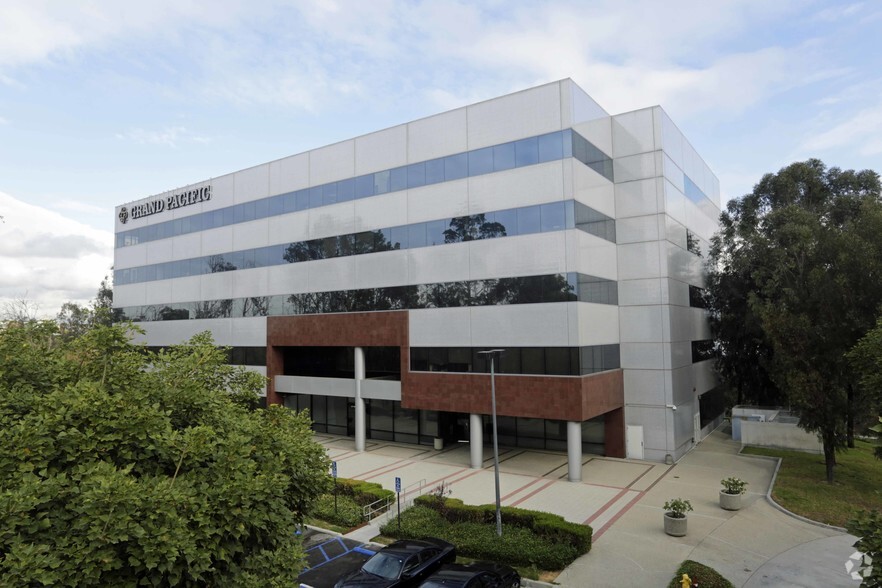 901 Corporate Center Dr, Monterey Park, CA à louer - Photo principale - Image 1 de 11