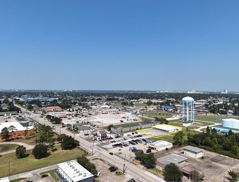 1600 W McNeese St, Lake Charles, LA for lease - Building Photo - Image 2 of 4