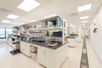 704 Quince Orchard Rd, Gaithersburg, MD à louer Photo intérieure- Image 1 de 11