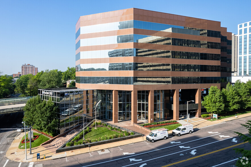 7700 Bonhomme Ave, Clayton, MO for sale - Primary Photo - Image 1 of 1