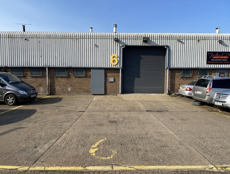 4-8 Wellington Pl, Milton Keynes for lease - Building Photo - Image 2 of 8