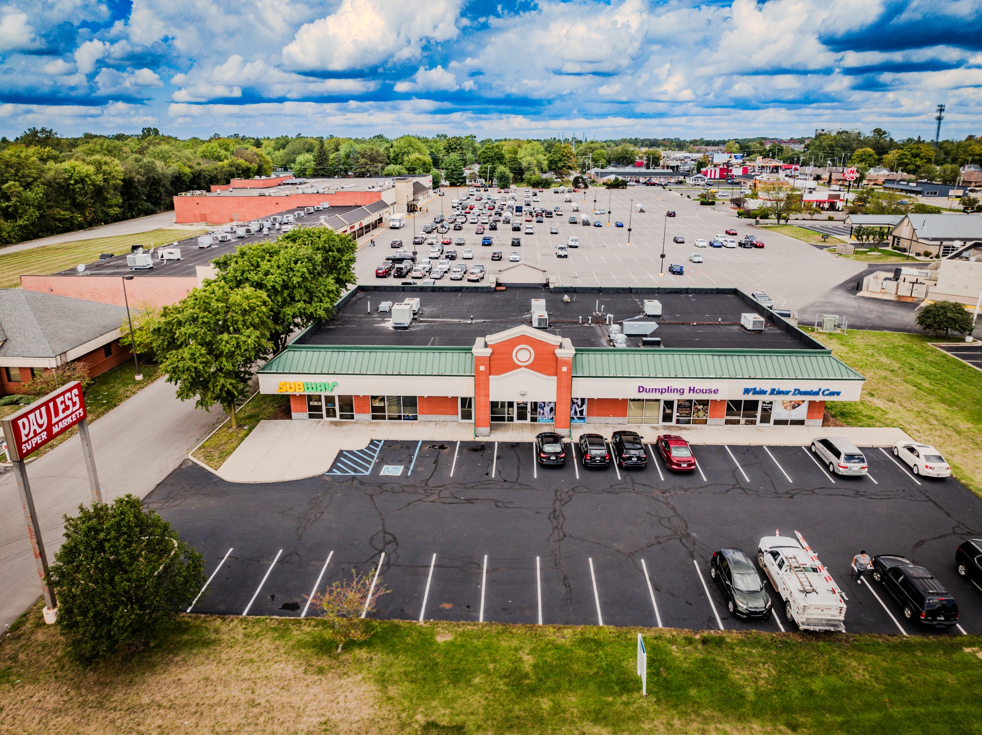 2890-2904 W White River Blvd, Muncie, IN for lease Primary Photo- Image 1 of 9