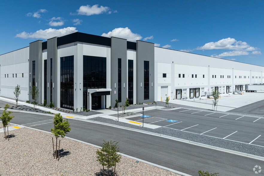 264-S 5750 W, Salt Lake City, UT for lease - Building Photo - Image 2 of 9