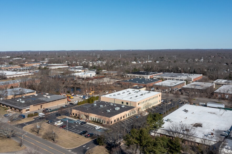 135 Engineers Rd, Hauppauge, NY à louer - Aérien - Image 3 de 12
