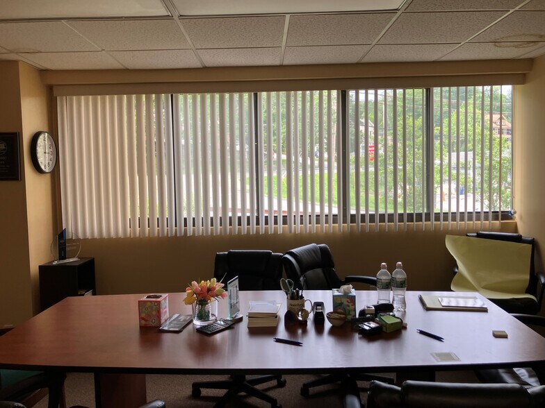 141 N State Rd, Briarcliff Manor Village, NY for lease - Building Photo - Image 2 of 25