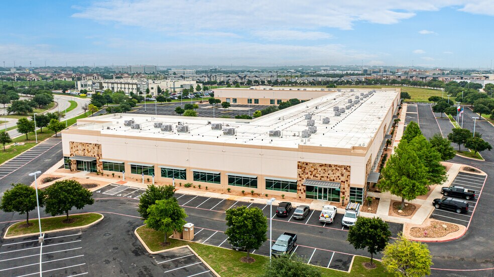 654 Richland Hills Dr, San Antonio, TX à louer - Photo du bâtiment - Image 2 de 13