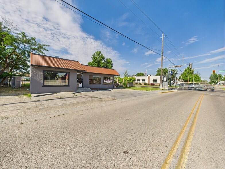 105 E 4th St, Emmett, ID à vendre - Photo du bâtiment - Image 1 de 57