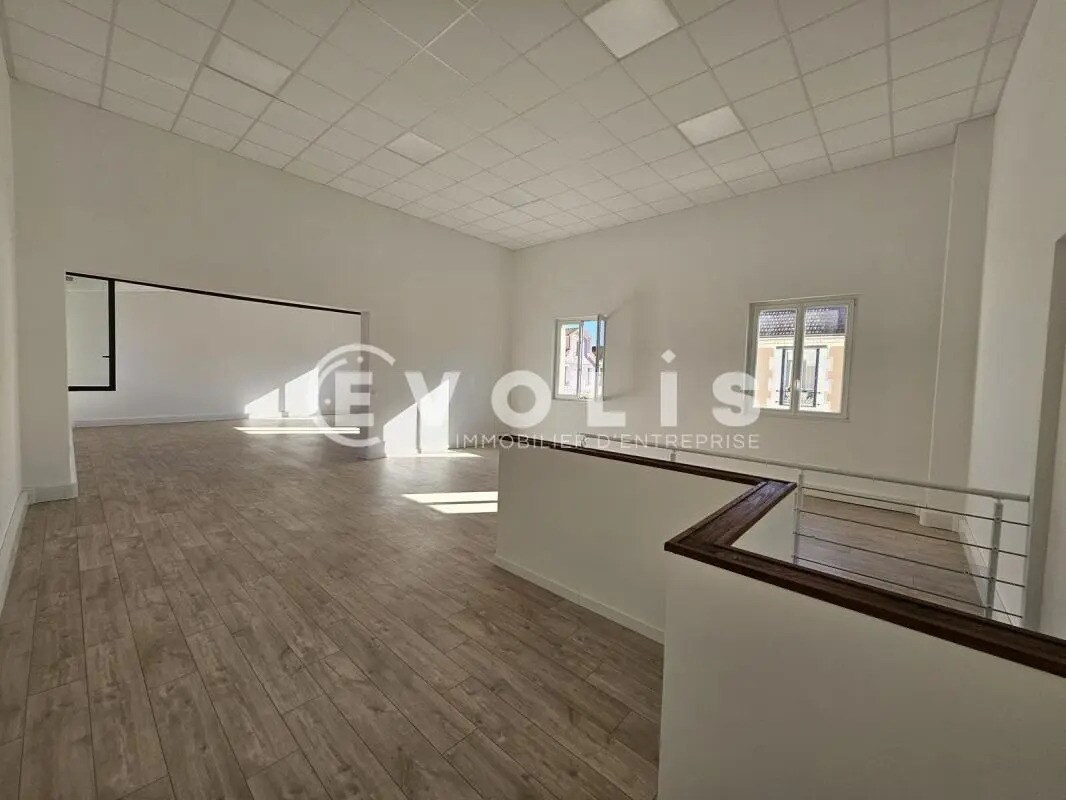 Office in Cachan for lease Interior Photo- Image 1 of 15