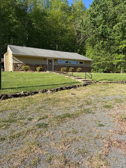 426 Eades Ln, Lovingston, VA à vendre - Photo du bâtiment - Image 2 de 21