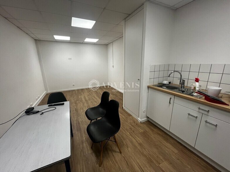 Flex in Geispolsheim for lease - Interior Photo - Image 2 of 7