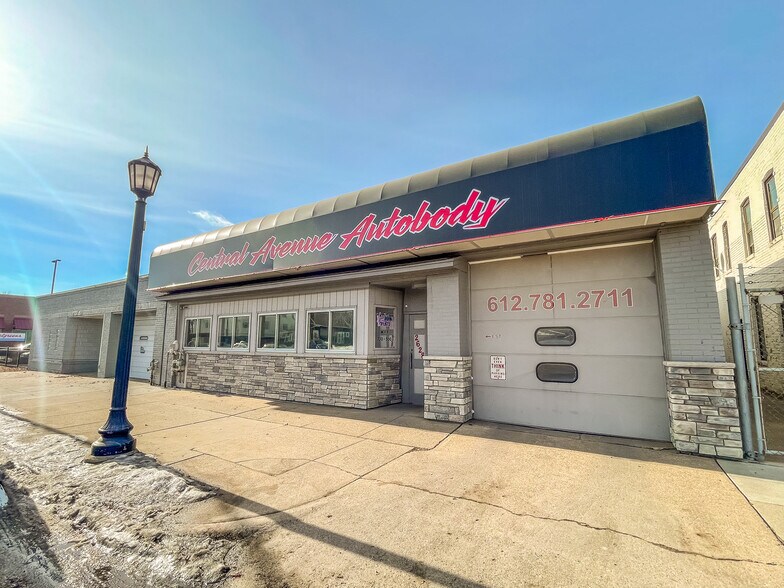 2628 Central Ave NE, Minneapolis, MN à vendre - Photo du bâtiment - Image 2 de 28