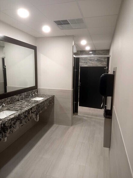 2000 N Central Expy, Plano, TX à louer - Photo intérieure - Image 3 de 9