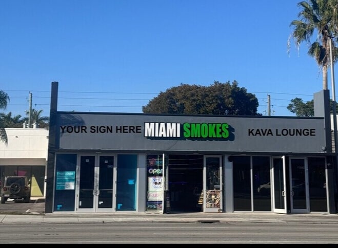 1949 NE 163rd St, North Miami Beach, FL for lease - Primary Photo - Image 1 of 6