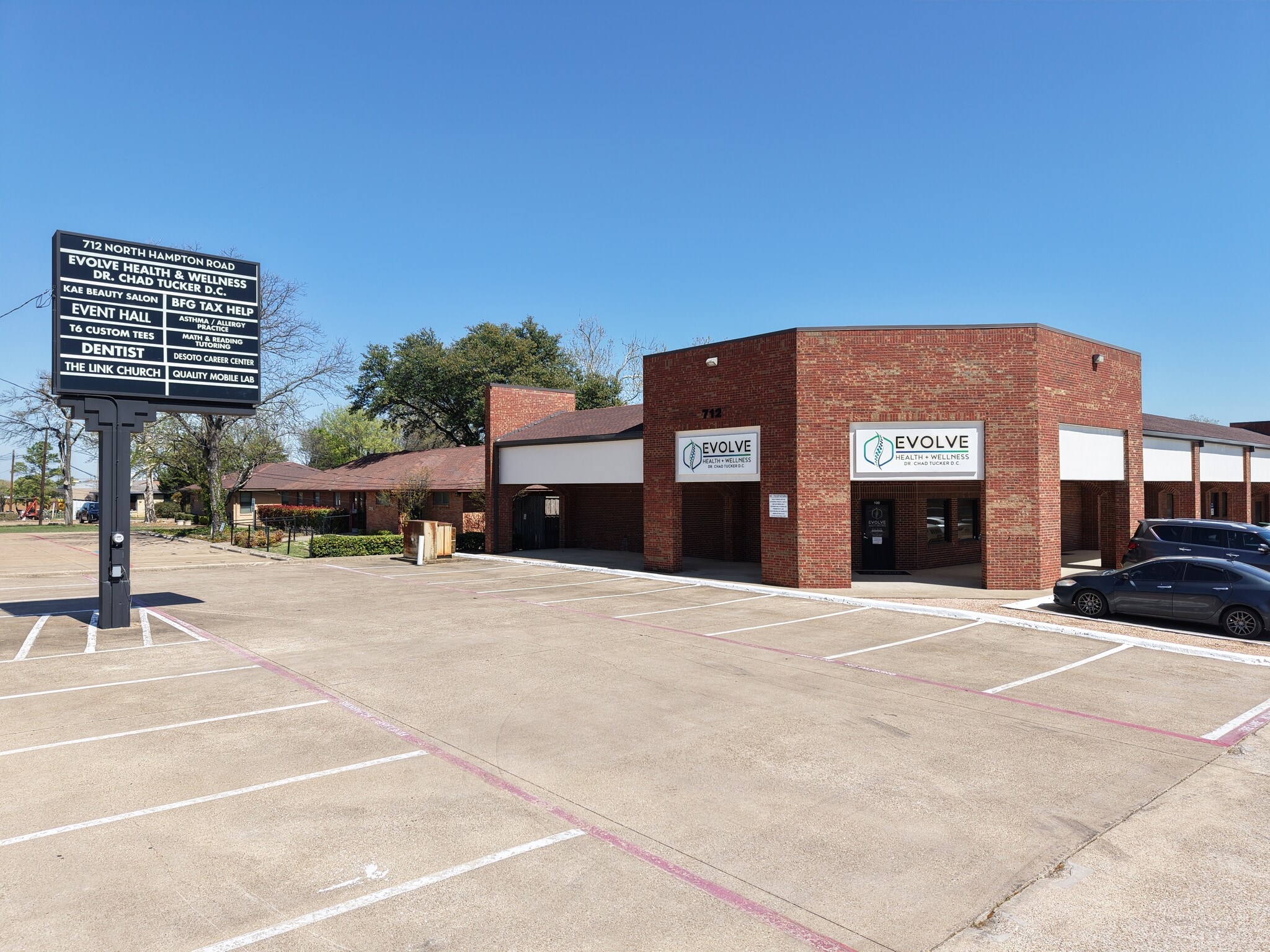 712 N Hampton Rd, DeSoto, TX for lease Primary Photo- Image 1 of 19