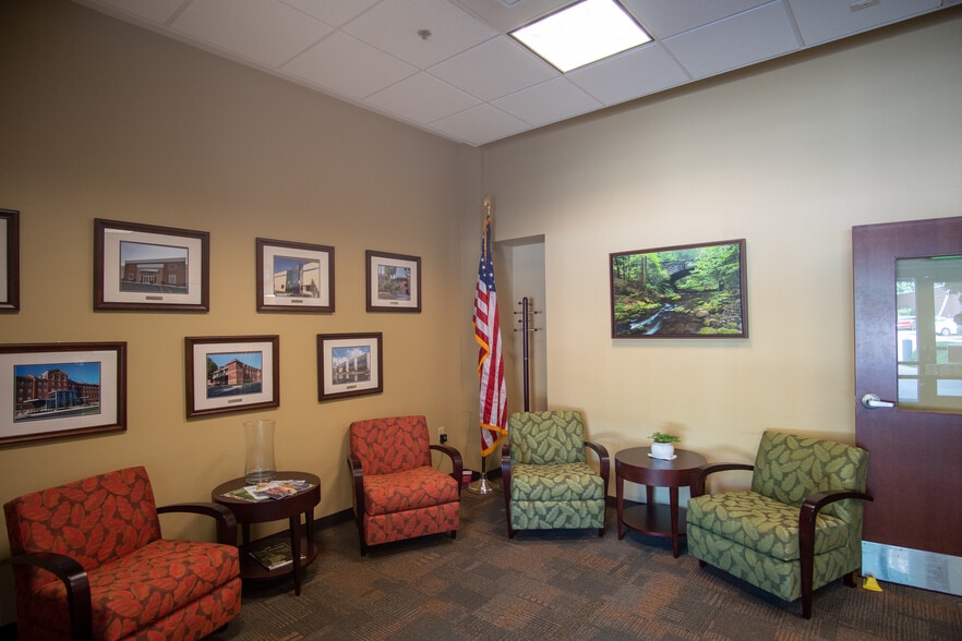 128 Bingham Rd, Asheville, NC for lease - Interior Photo - Image 3 of 11