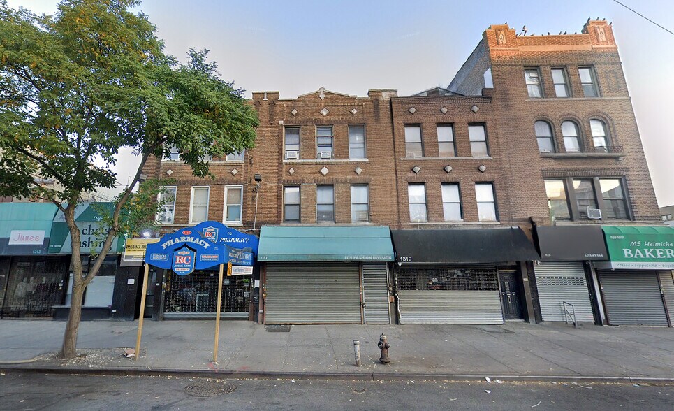 1317 Avenue J, Brooklyn, NY à louer - Photo du bâtiment - Image 2 de 2