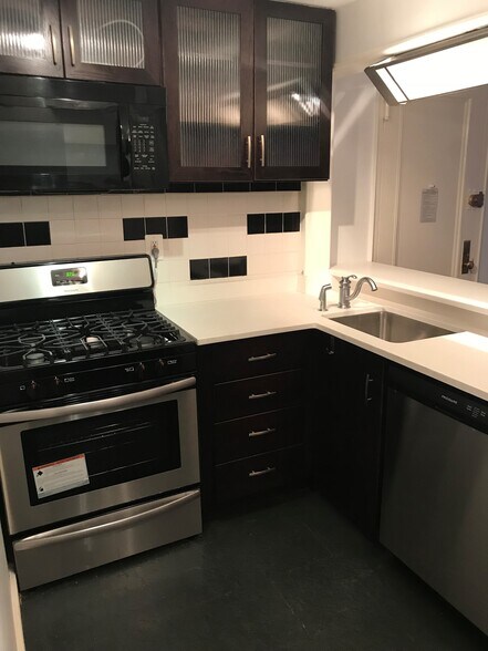 428 W 44th St, New York, NY à vendre - Photo du bâtiment - Image 2 de 6