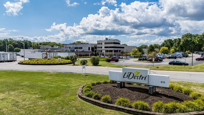 Plus de détails pour 815 Whitney Rd W, Fairport, NY - Industriel à louer
