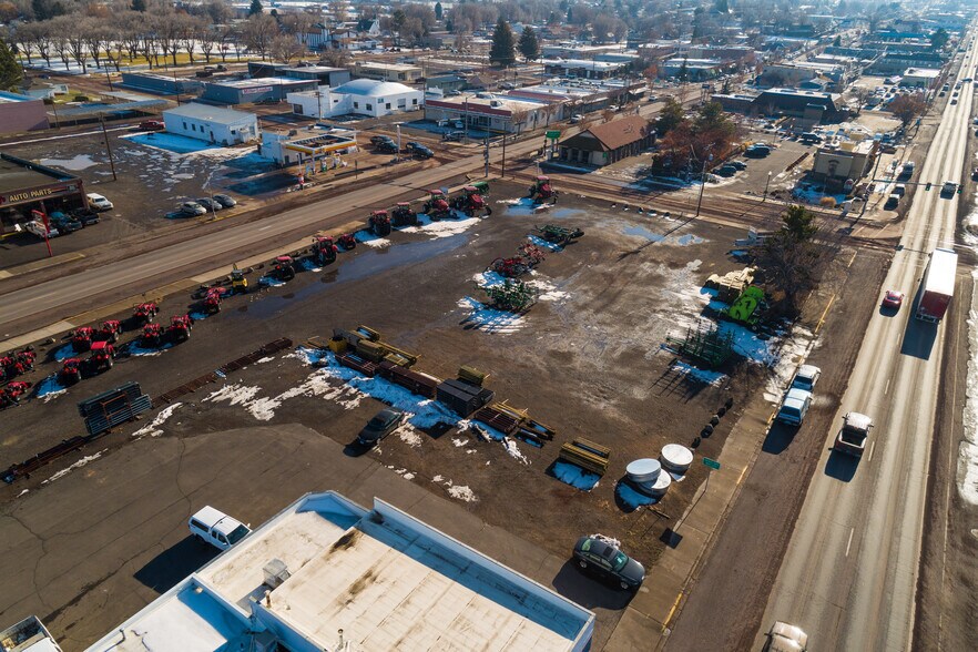 14 N 5th St, Madras, OR à vendre - Photo du bâtiment - Image 3 de 6