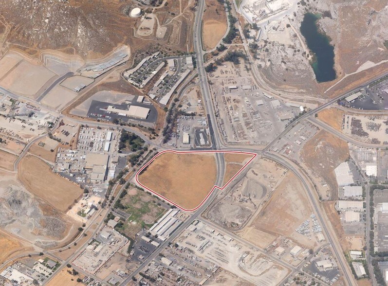 Rubidoux Blvd, Jurupa Valley, CA à louer - Photo principale - Image 1 de 3