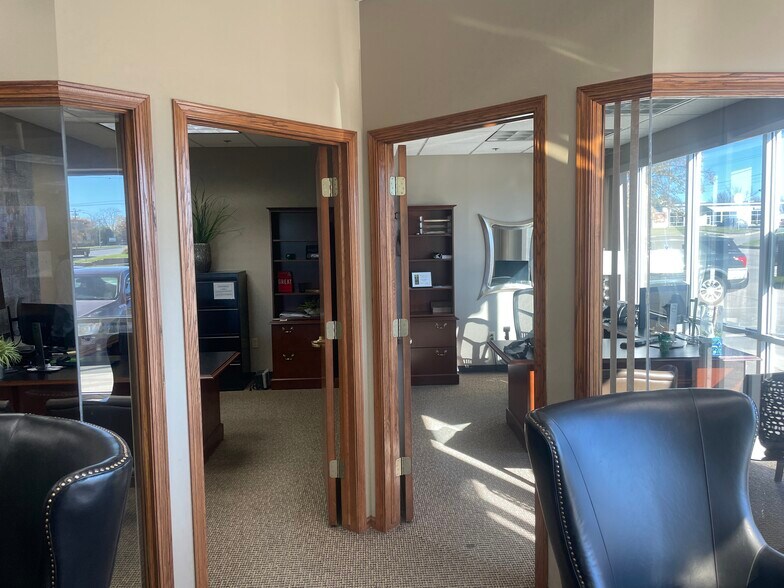 3800 100th St, Urbandale, IA à louer - Photo du bâtiment - Image 2 de 10