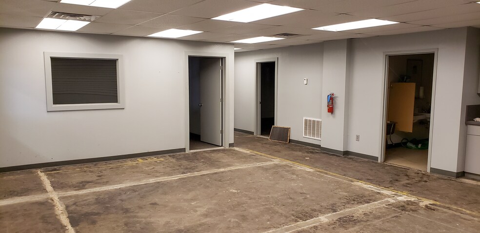 1230 W 1st St, Granite City, IL à louer - Photo intérieure - Image 3 de 7