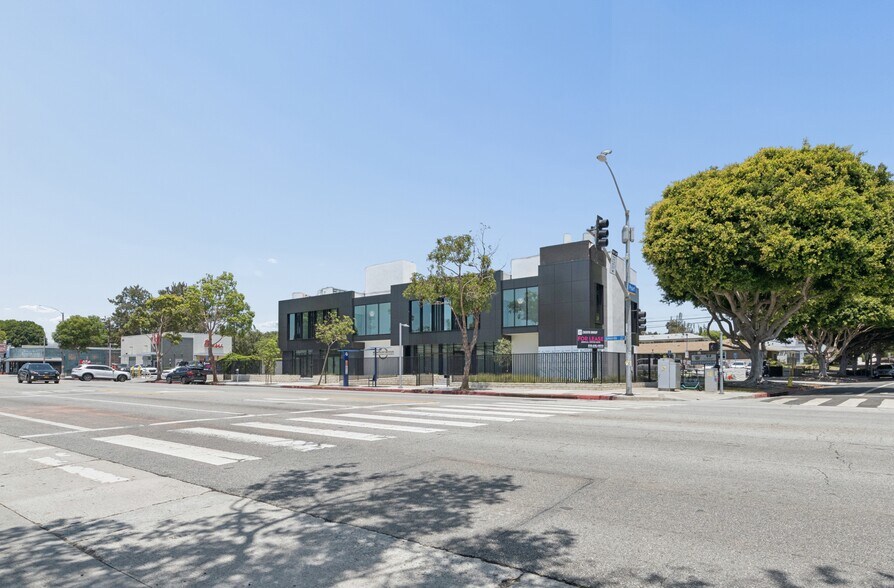 2221 Lincoln Blvd, Santa Monica, CA à louer - Photo du bâtiment - Image 2 de 4