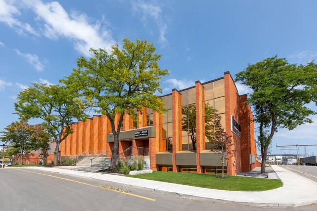 Plus de détails pour 1051 Tapscott Rd, Toronto, ON - Industriel à louer