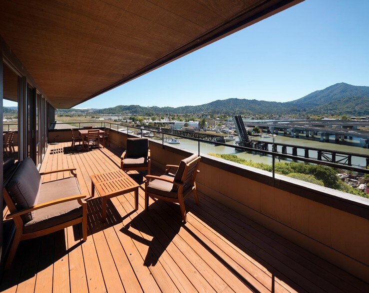 60 E Sir Francis Drake Blvd, Larkspur, CA à louer - Photo du bâtiment - Image 2 de 5