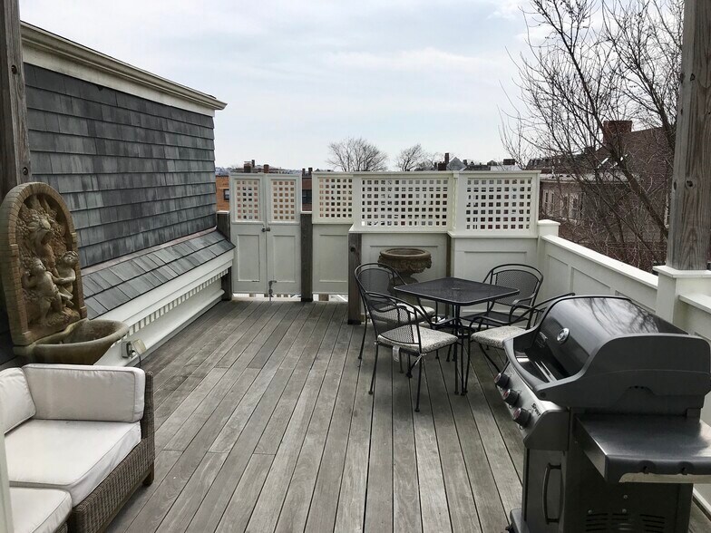 441 Angell St, Providence, RI à vendre - Photo du bâtiment - Image 3 de 10